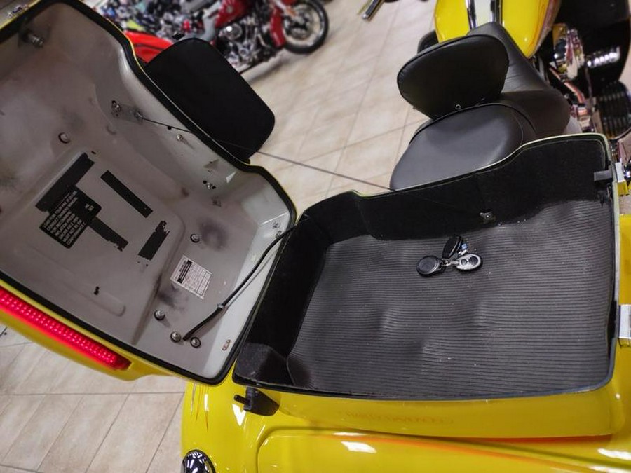 2005 Harley-Davidson FLHTCSE2 Daytona By California Side car