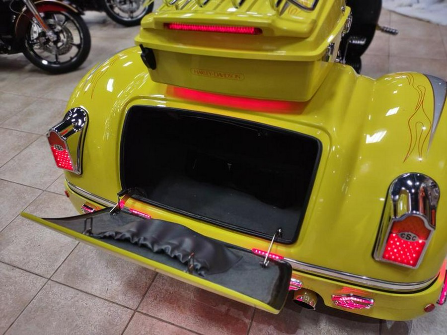 2005 Harley-Davidson FLHTCSE2 Daytona By California Side car