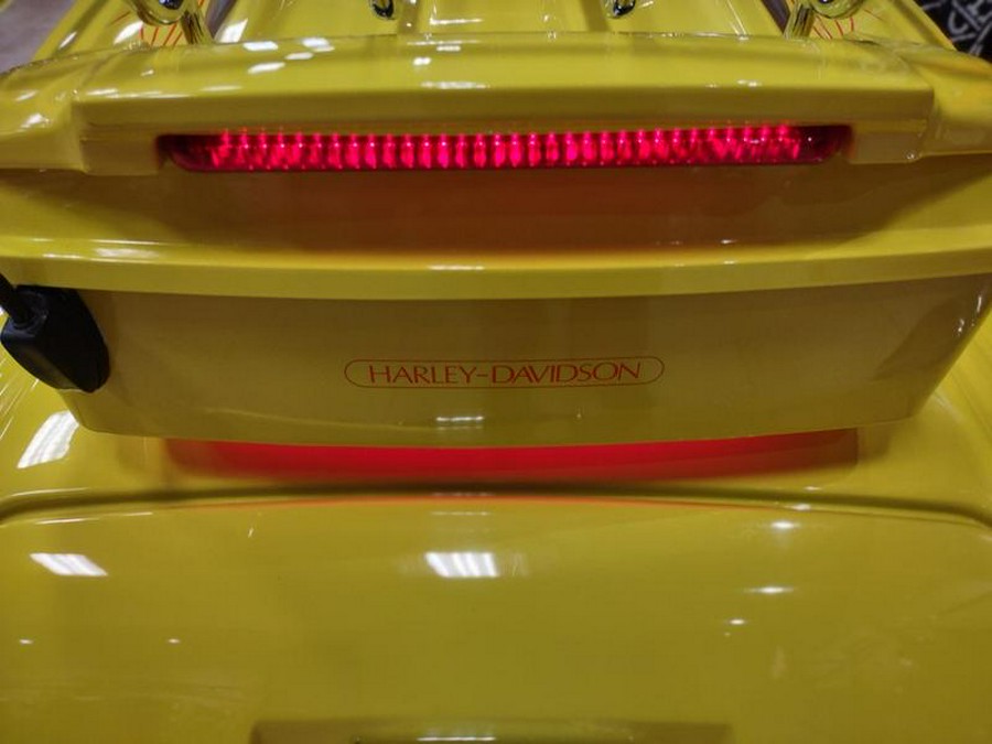 2005 Harley-Davidson FLHTCSE2 Daytona By California Side car