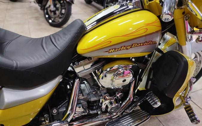 2005 Harley-Davidson FLHTCSE2 Daytona By California Side car