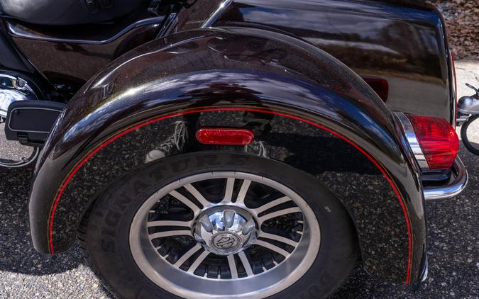 2011 HARLEY DAVIDSON FLHTCUTG TRIGLIDE ULTRA CLASSIC TRIKE W/TRAILER