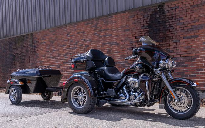 2011 HARLEY DAVIDSON FLHTCUTG TRIGLIDE ULTRA CLASSIC TRIKE W/TRAILER