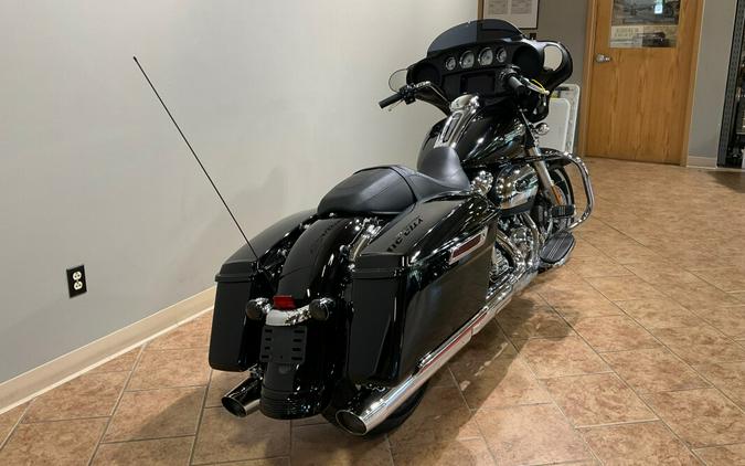 2022 Harley-Davidson Street Glide Vivid Black FLHX