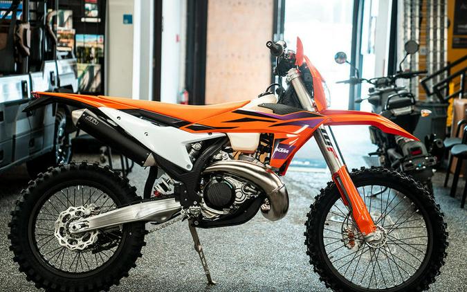 FIRST LOOK! KTM INTRODUCES 2024 KTM 300XC-W HARD-ENDURO MODEL