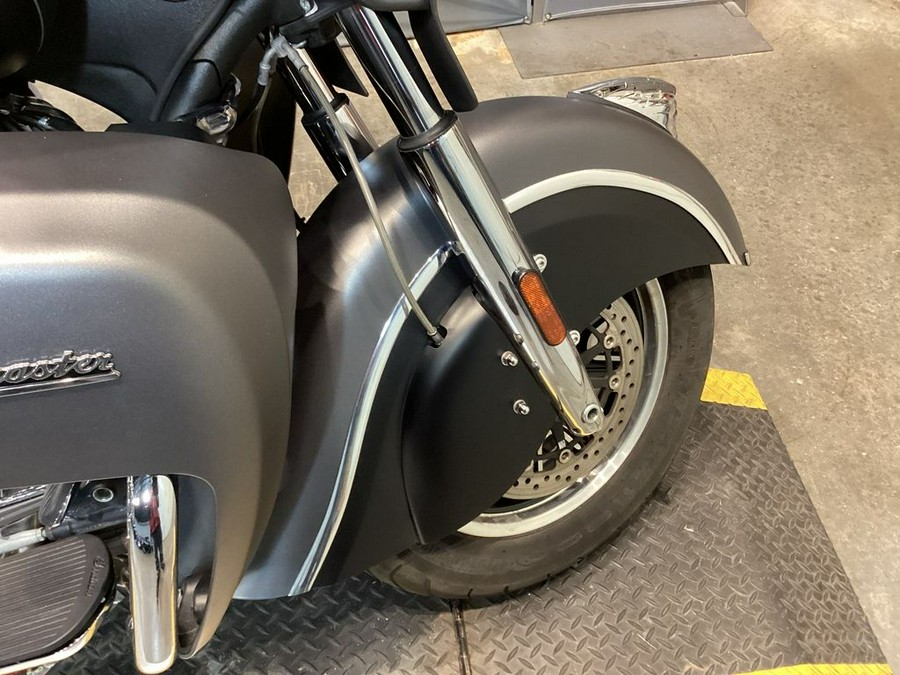 2019 Indian Motorcycle® Roadmaster® Steel Gray Smoke / Thunder Black Smoke