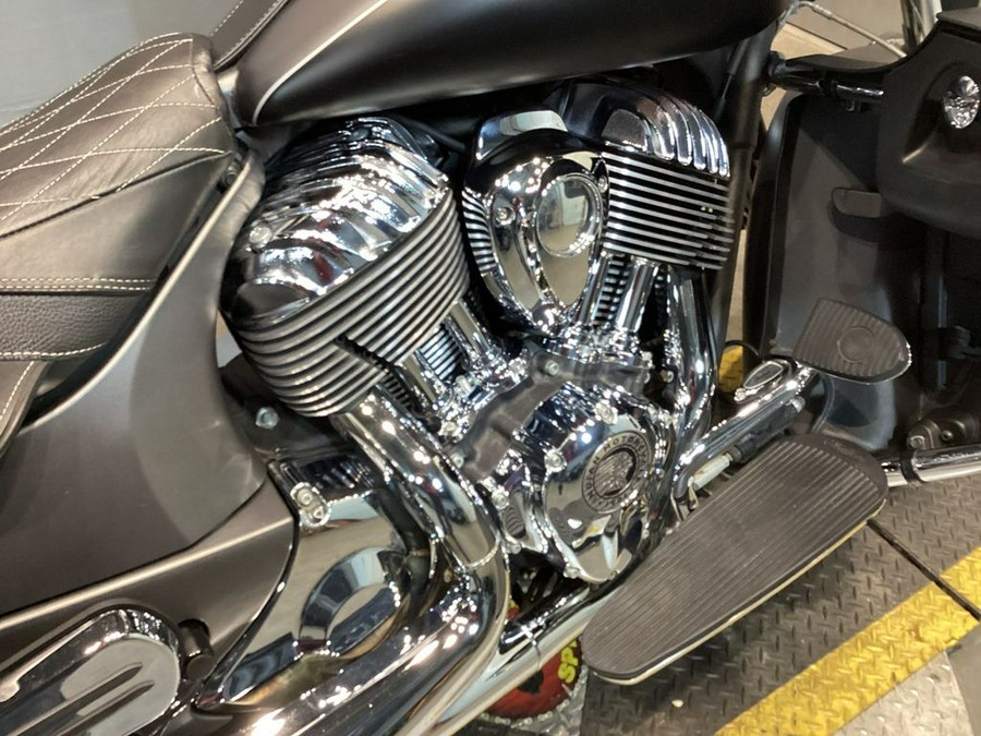 2019 Indian Motorcycle® Roadmaster® Steel Gray Smoke / Thunder Black Smoke