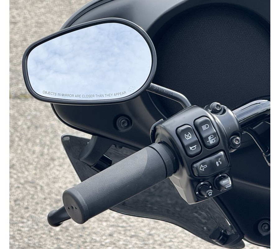 2025 Harley-Davidson® Tri Glide® Ultra FLHTCUTG BILLIARD GRAY W/ PINSTRIPE