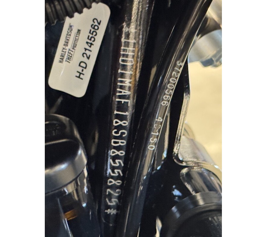 2025 Harley-Davidson® Tri Glide® Ultra FLHTCUTG BILLIARD GRAY W/ PINSTRIPE