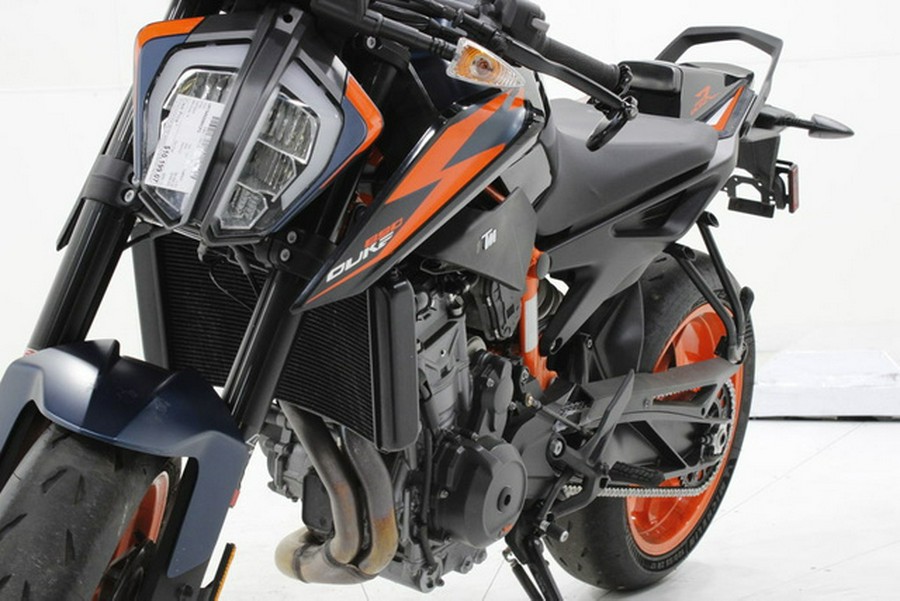 2023 KTM Duke 890 R