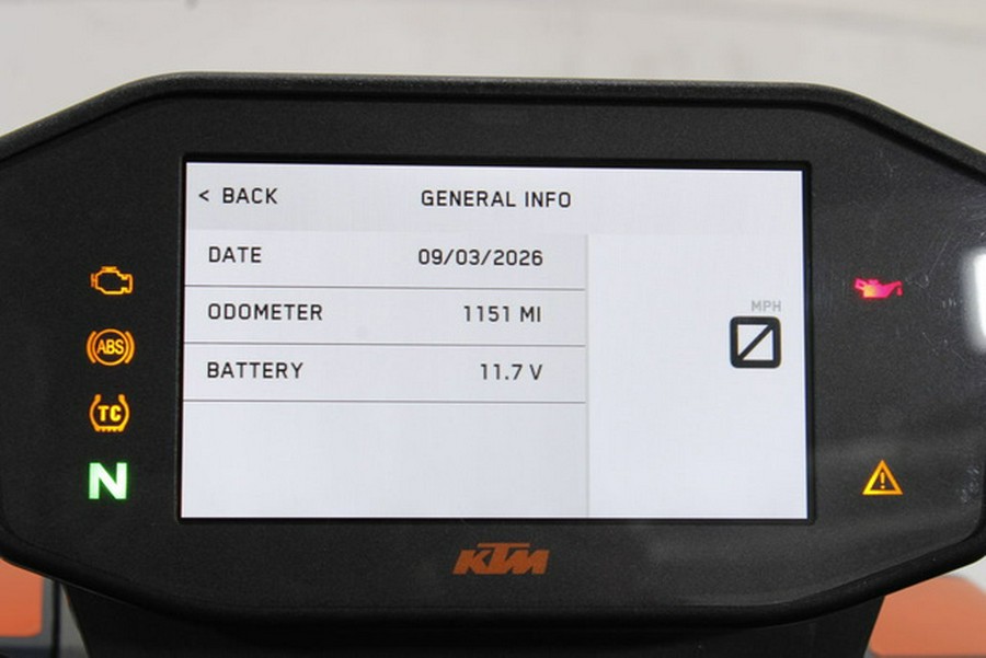 2023 KTM Duke 890 R