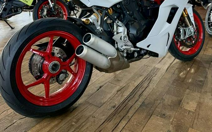 2022 Ducati SuperSport 950 S White Silk fairing