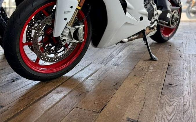 2022 Ducati SuperSport 950 S White Silk fairing