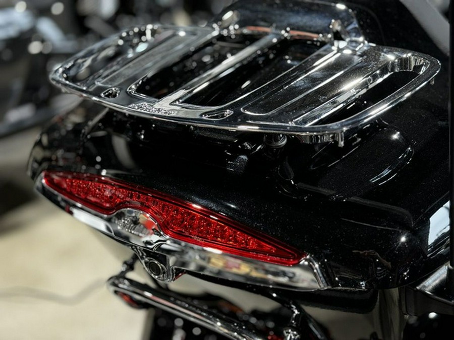 2024 Indian Roadmaster Black Metallic