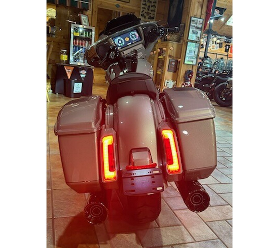 2023 Harley-Davidson CVO™ Street Glide Dark Platinum w/ Pinstripe