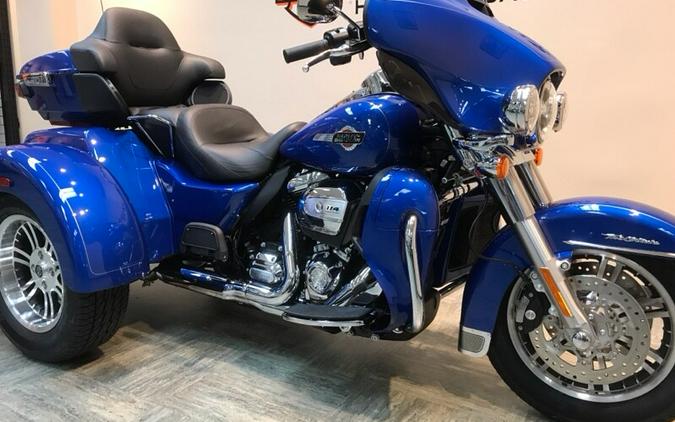 2024 Harley-Davidson Tri Glide Ultra Blue Burst FLHTCUTG