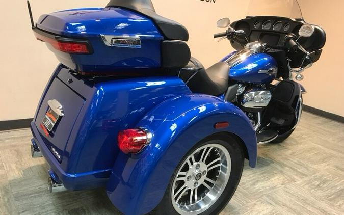 2024 Harley-Davidson Tri Glide Ultra Blue Burst FLHTCUTG