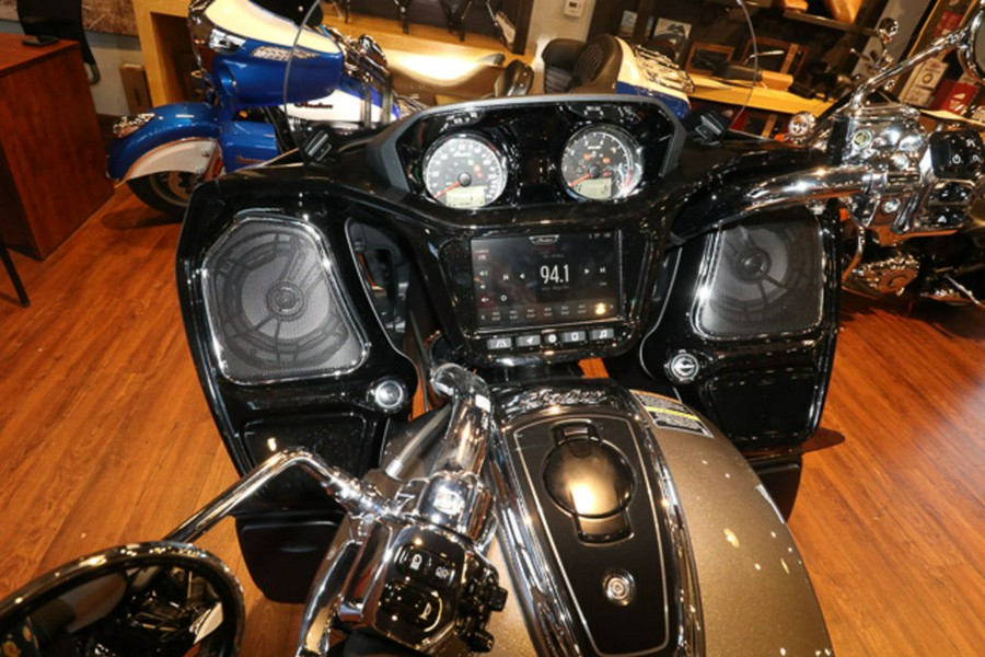 2025 Indian Motorcycle® Pursuit® Limited Heavy Metal with Black Metallic