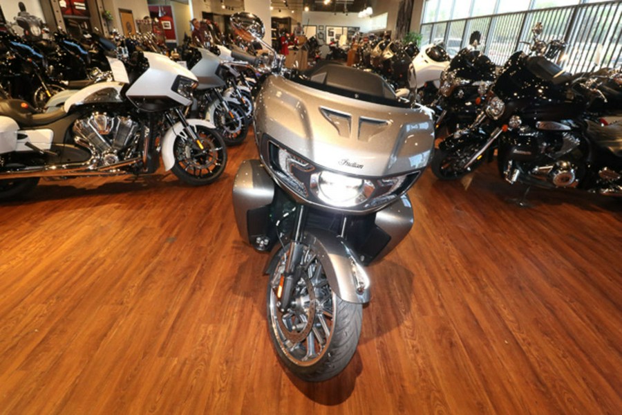 2025 Indian Motorcycle® Pursuit® Limited Heavy Metal with Black Metallic