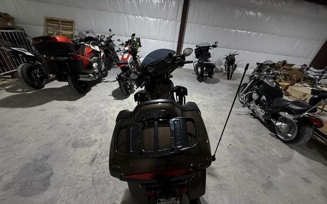 2023 Indian Motorcycle® Roadmaster® Dark Horse® Bronze Pearl Metallic