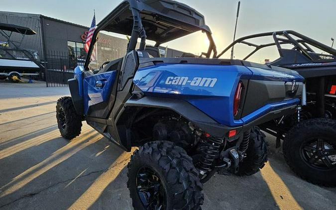 2023 Can-Am® Commander XT 700