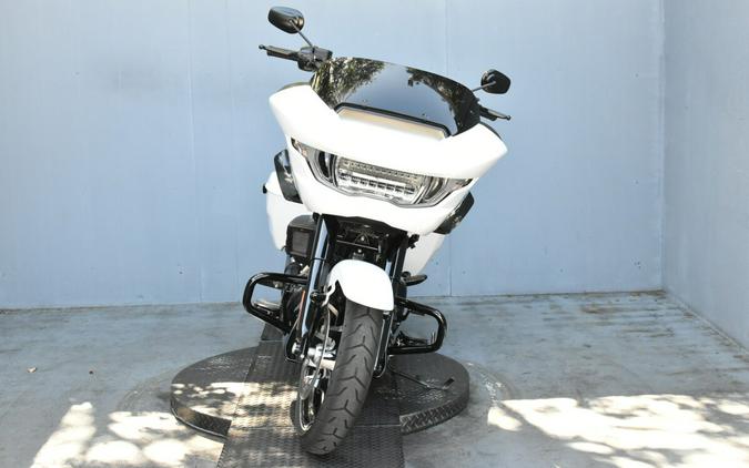2025 Harley-Davidson Road Glide White Onyx Pearl - Black Finish