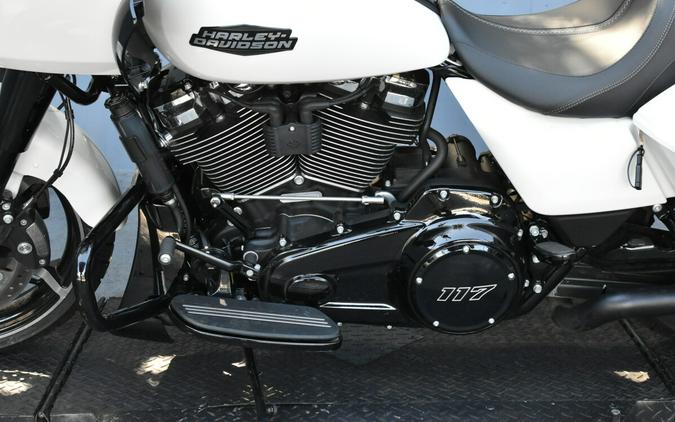 2025 Harley-Davidson Road Glide White Onyx Pearl - Black Finish