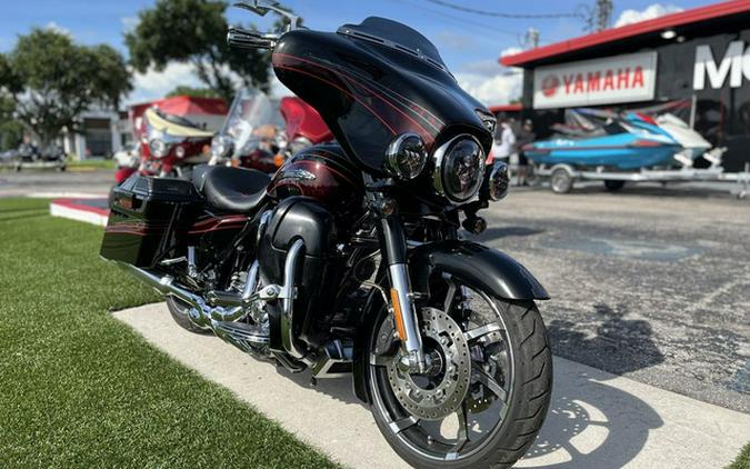 2011 Harley-Davidson FLHXSE2 - CVO Street Glide