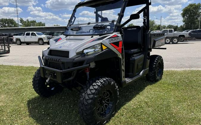 2019 Polaris® Ranger XP® 900 EPS Premium Silver Pearl