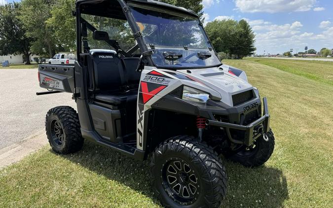 2019 Polaris® Ranger XP® 900 EPS Premium Silver Pearl