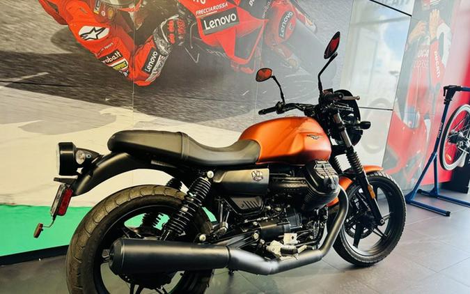 2021 Moto Guzzi V7 Stone E5