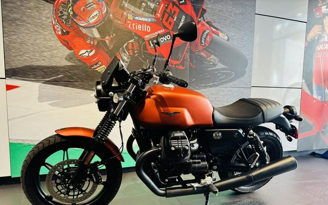 2021 Moto Guzzi V7 Stone E5