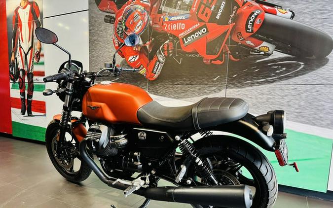 2021 Moto Guzzi V7 Stone E5