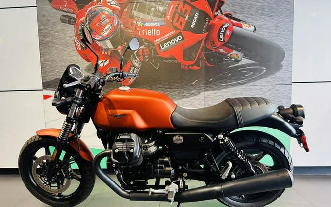 2021 Moto Guzzi V7 Stone E5