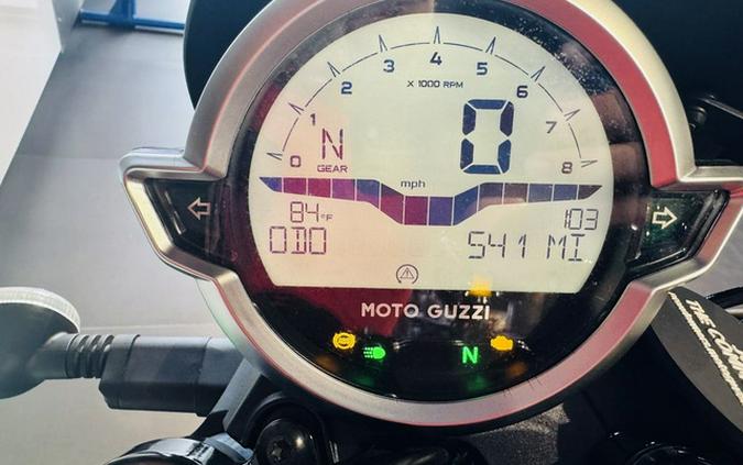2021 Moto Guzzi V7 Stone E5