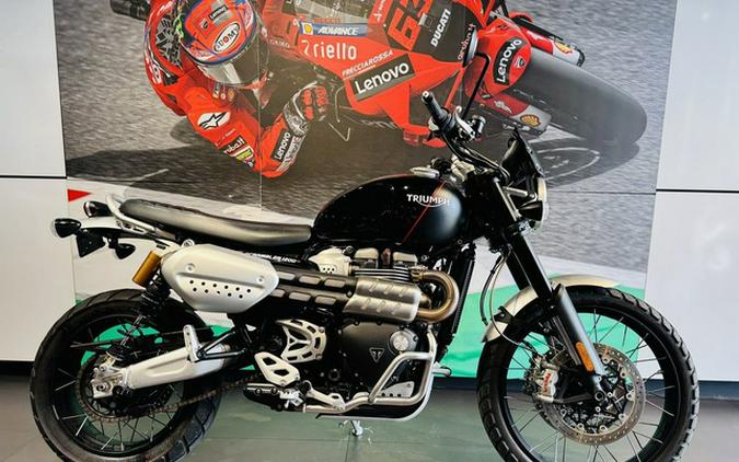 2021 Triumph Scrambler 1200 XC Jet BlackMatte Black