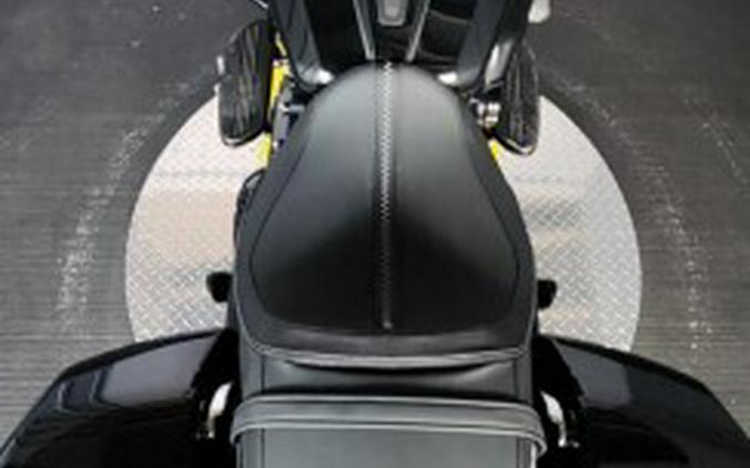 2025 Harley-Davidson® Road Glide™ FLTRX VIVID BLACK