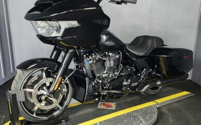 2025 Harley-Davidson® Road Glide™ FLTRX VIVID BLACK