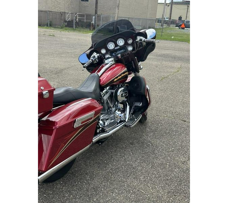 2005 Harley-Davidson® FLHTCSE2