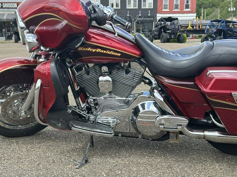 2005 Harley-Davidson® FLHTCSE2