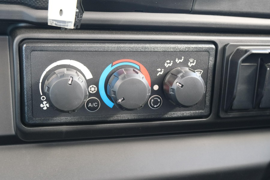 2026 CAN-AM DEFENDER MAX XT CAB HD11 WITH 1025 INCH TOUCHSCREEN