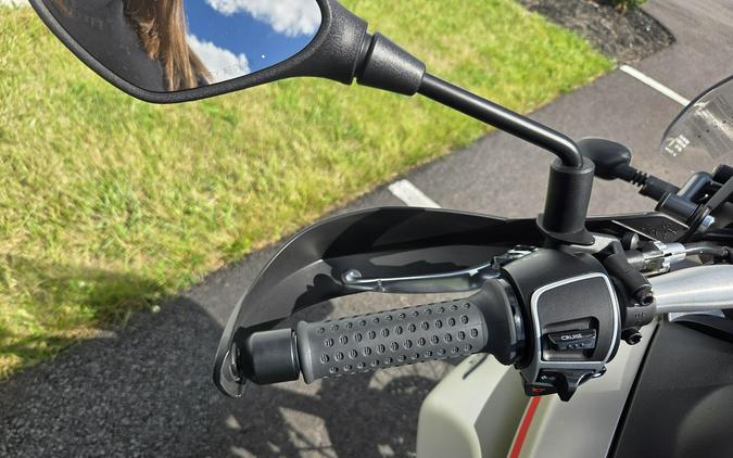 2022 Moto Guzzi V85 TT Travel