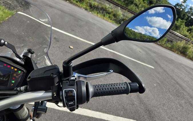 2022 Moto Guzzi V85 TT Travel