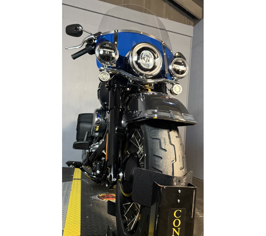 2026 Harley-Davidson® Heritage Classic® FLHC MIDNIGHT EMBER