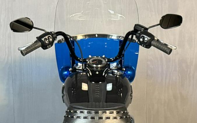 2026 Harley-Davidson® Heritage Classic® FLHC MIDNIGHT EMBER