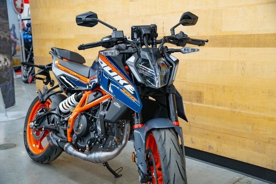 2025 KTM Duke 390