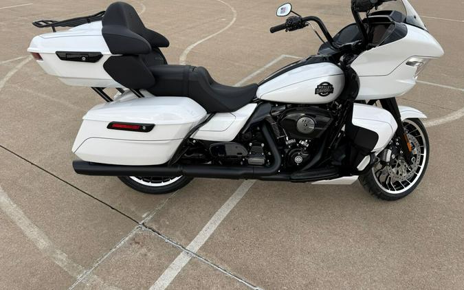 2026 Harley-Davidson® Road Glide Limited White Onyx Pearl Black Trim