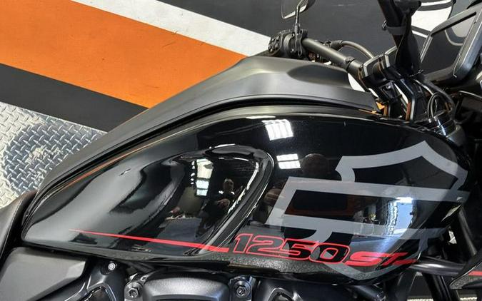 2025 Harley-Davidson® RA1250ST - Pan America® 1250 ST
