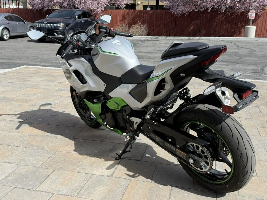 2024 Kawasaki Ninja® 7 Hybrid ABS