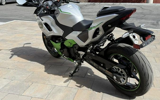2024 Kawasaki Ninja® 7 Hybrid ABS