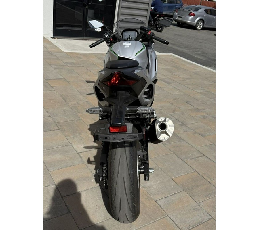2024 Kawasaki Ninja® 7 Hybrid ABS